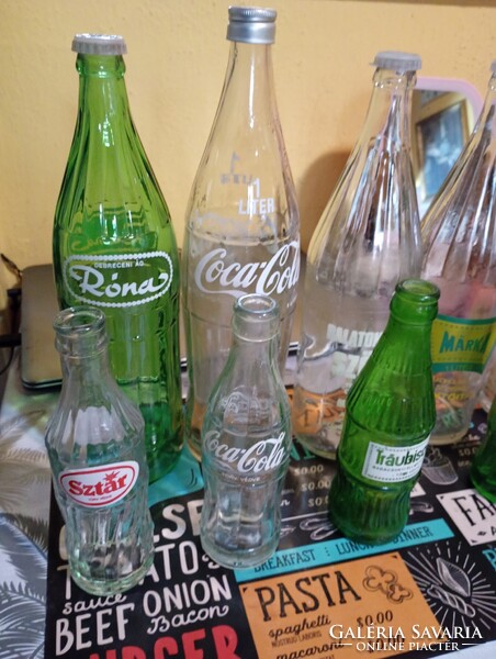 ,sok retro üvegek Coca-Cola stb mától liciten .Több száz Aukció és Akció