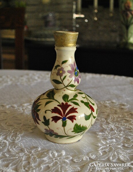 Znaim-i  majolika tulipánváza