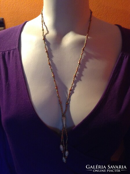 Visszafogottan elegáns, narancs és halványzöld színű bebújós gyöngysor (d)