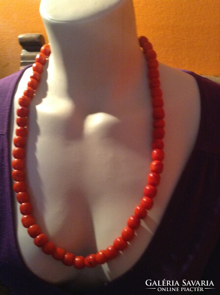 Régi piros színű kerámia gyöngysor (d)