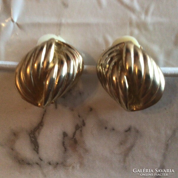 Csvavart hatású arany színű vintage klipsz