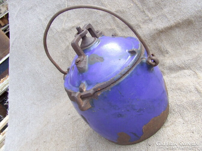 Antik konyhai eszköz öntvény edény kukta