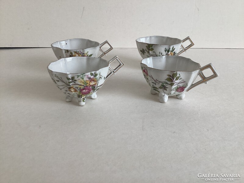 Négy darab antik kávés csésze , érdekes formában és lábakon .