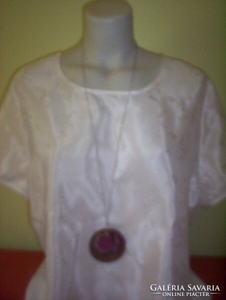 Egyedi és mutatós!  Ezüst színű láncon kör alakú fa és gyöngyház medál  (1)