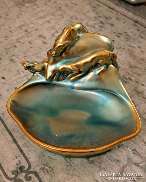 Zsolnay eozin vadászjelenetes tálka