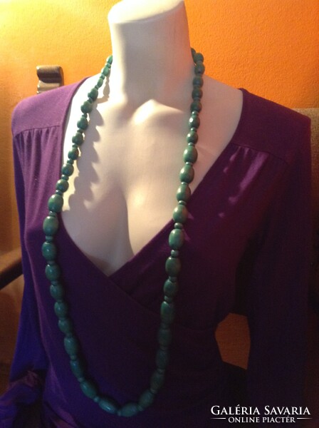 Egysoros vagy kétsoros?Rajtad múlik! Csinos, hosszú, zöld színű fa gyöngysor (d)