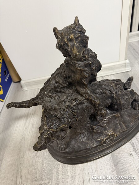 Különleges,,táncoló kutyák,,megjelenésű/14 kg/ bronz szobor eladó!Ara:290.000.-