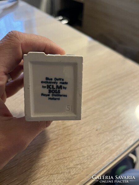 KLM Delft Blue házikó (Nr. 51) – Bols Geneverrel töltve