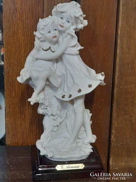 Italy Art Deco Capodimonte Giuseppe Armani 1986 Florence Kislány Pár Szobor,Fa Talapzaton.20.5 cm.