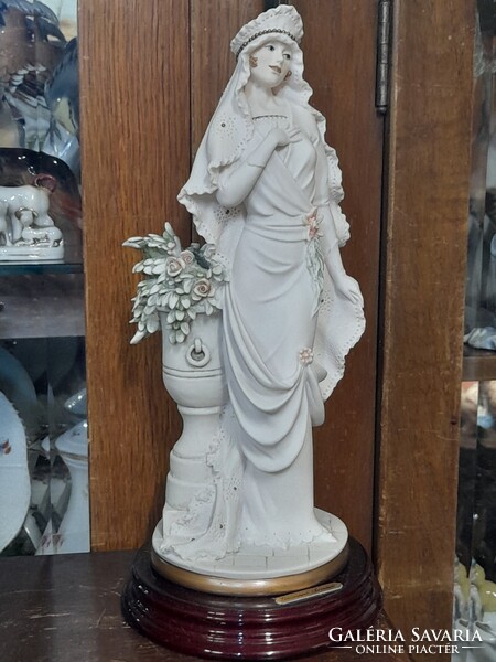 Art Deco Capodimonte Giuseppe Armani 1993 Florence Úri Hölgy Virágokkal Szobor,Fa Talapzaton.27 cm.
