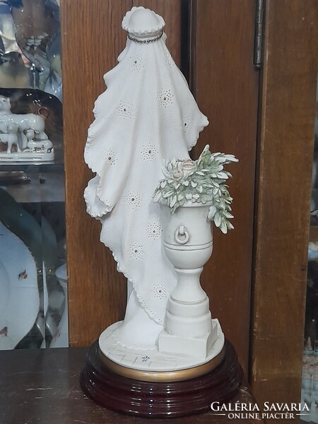 Art Deco Capodimonte Giuseppe Armani 1993 Florence Úri Hölgy Virágokkal Szobor,Fa Talapzaton.27 cm.