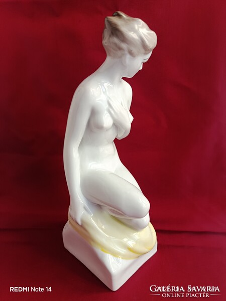 Hollóházi kézzel festett női akt PORCELÁNFIGURA - Tavaszi szél