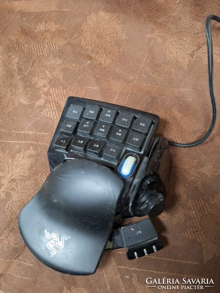 Razer Nostromo gamepad.