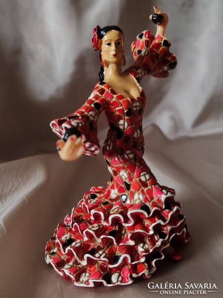Spanyol flamenco táncosnő műgyanta figurális szobor