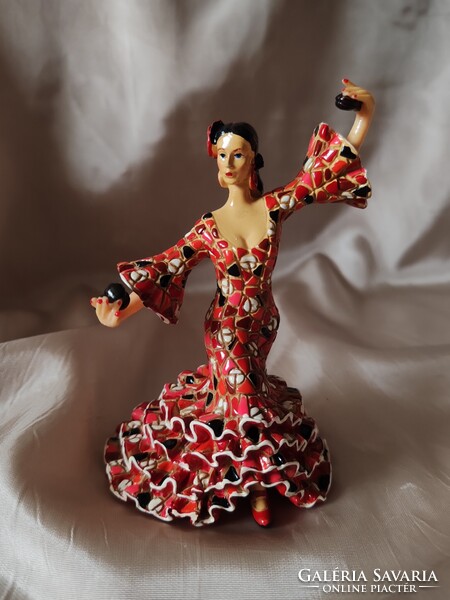 Spanyol flamenco táncosnő műgyanta figurális szobor