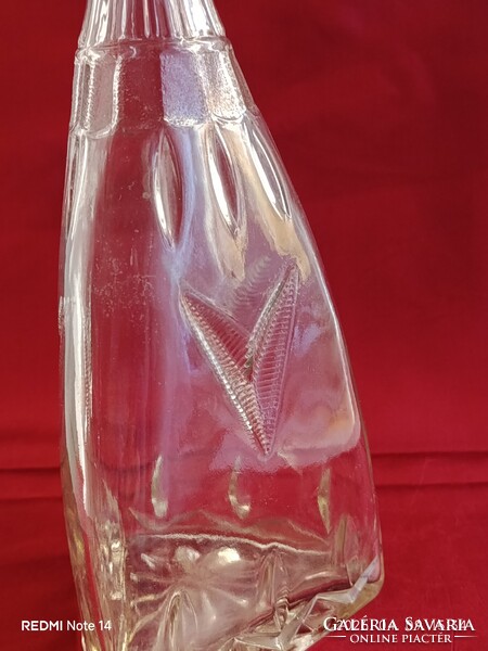 Háromszögletű vastag falú art deco öntött üveg BUTÉLIA / BUTELLA