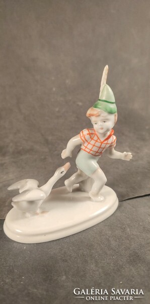 Német porcelán fiú libával 981