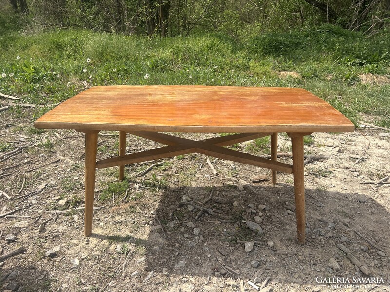 Retró kagyló fotelek asztallal.60-70-es évekből.
