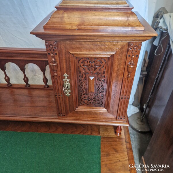Restaurált női íróasztal akár szállítással