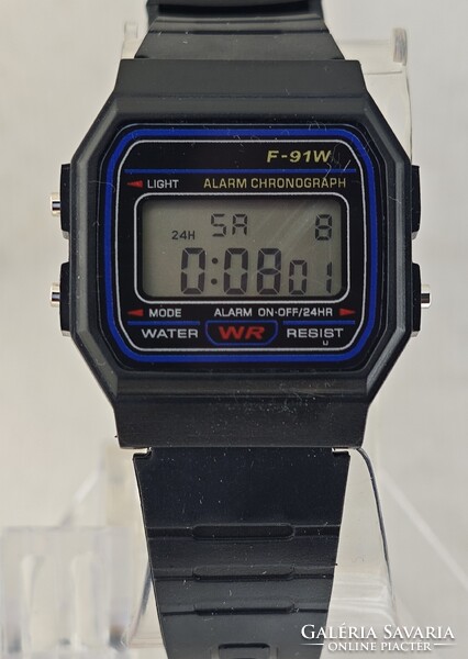 Szép állapotú retro quartz óra műanyag tokkal