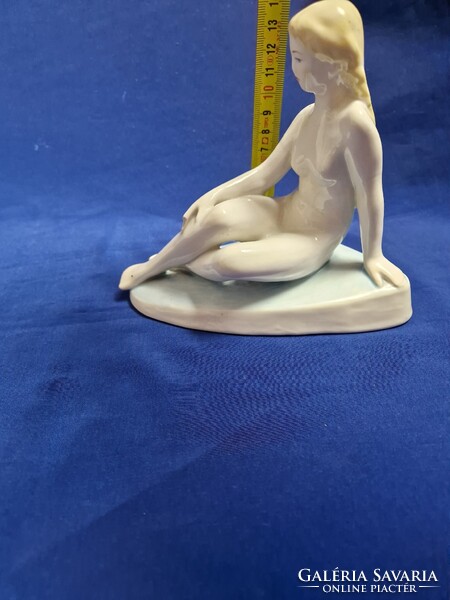 Ülő akt porcelán figura Zsolnay