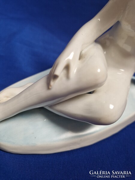 Ülő akt porcelán figura Zsolnay