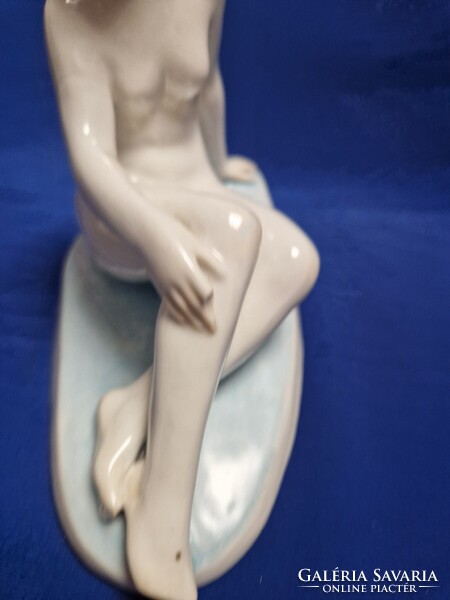 Ülő akt porcelán figura Zsolnay
