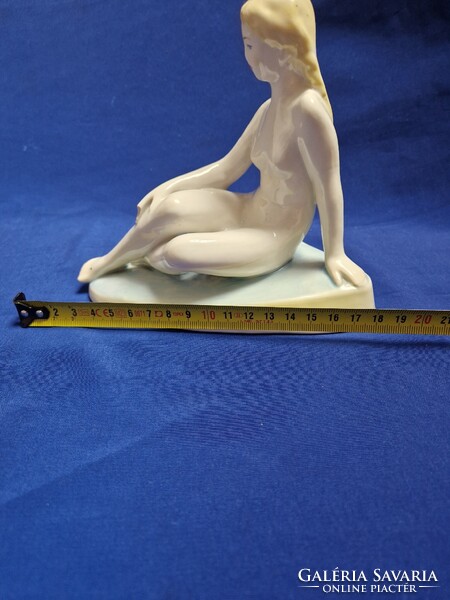 Ülő akt porcelán figura Zsolnay