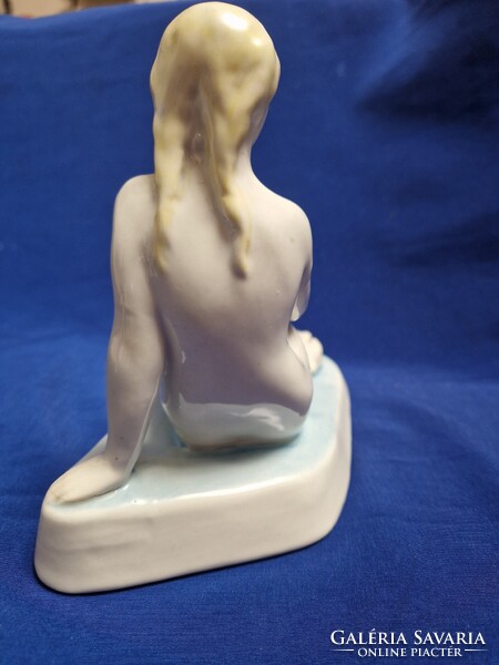 Ülő akt porcelán figura Zsolnay