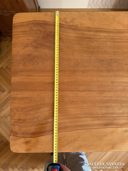 Kinyitható kártyaasztal
