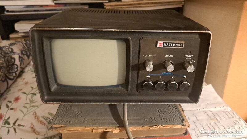 Ritka 1970-es évek National CCTV monitor – ipari retro biztonsági kijelző, 3 kamerás rendszerhez”