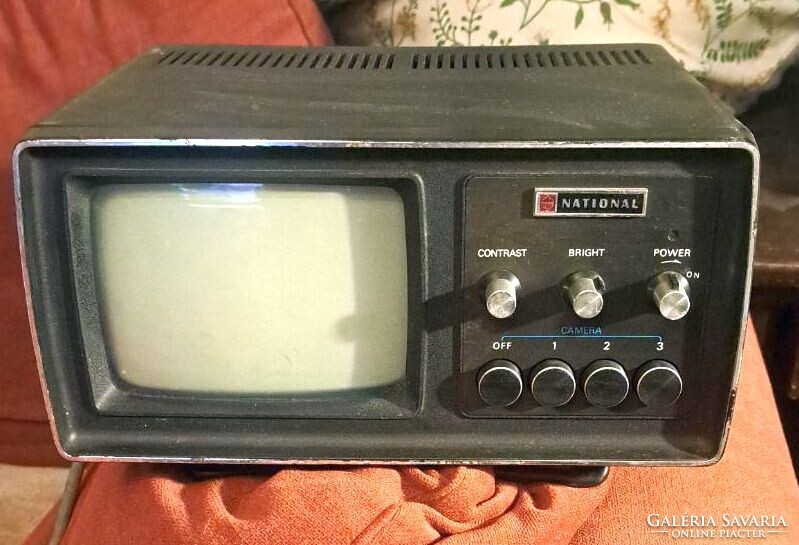 Ritka 1970-es évek National CCTV monitor – ipari retro biztonsági kijelző, 3 kamerás rendszerhez”
