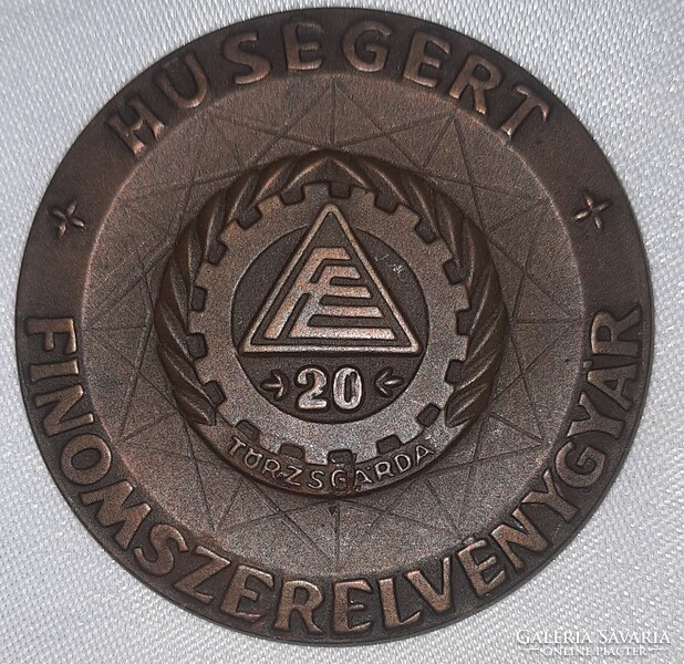 Emlékplakett /Finomszerelvéngyár/