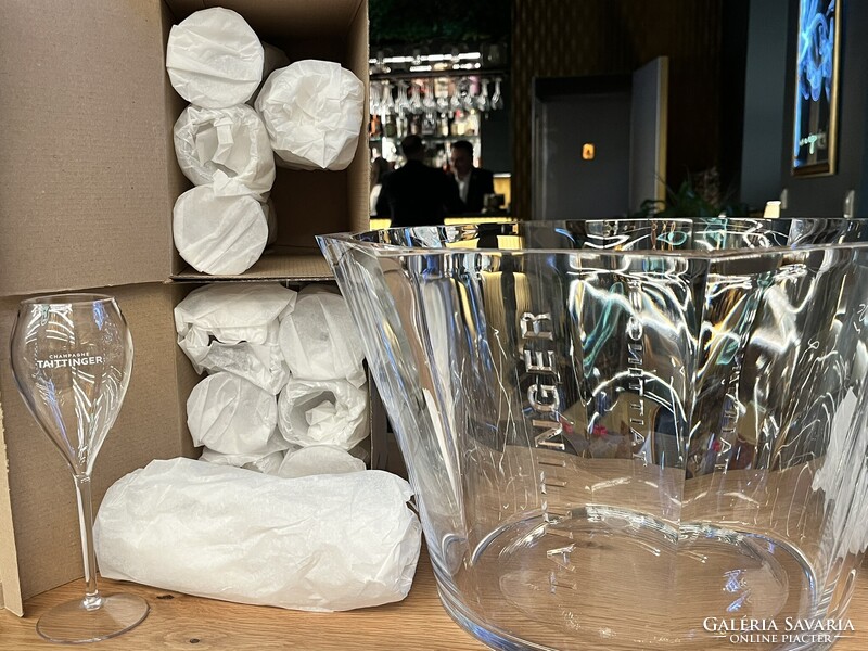 CHAMPAGNE CLUB - Taittinger XXL gyémánt formájú pezsgőhűtő 12 db Lounge Plastic Flute