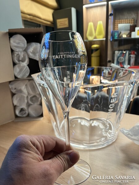 CHAMPAGNE CLUB - Taittinger XXL gyémánt formájú pezsgőhűtő 12 db Lounge Plastic Flute