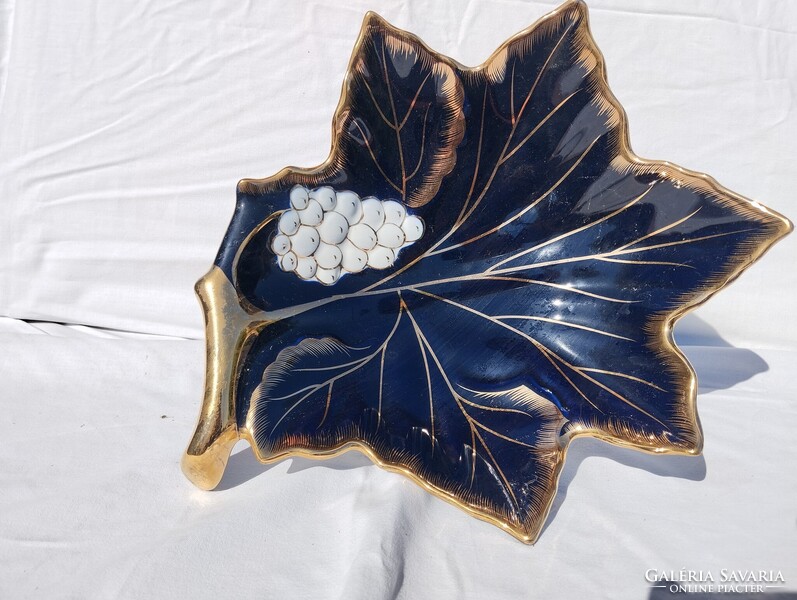Thun 24 karát arany levél formájú kék cseh talpas porcelán kínáló tál