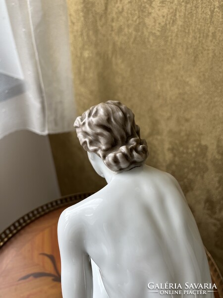 HERENDI PORCELÁN TÉRDEPLŐ AKT, NŐI AKT SZOBOR