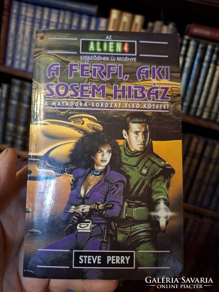 OLVASATLAN GYŰJTŐI PAPERBACK SCI-FI -STEVE  PERRY-A FÉRFI AKI SOSEM HIBÁZ