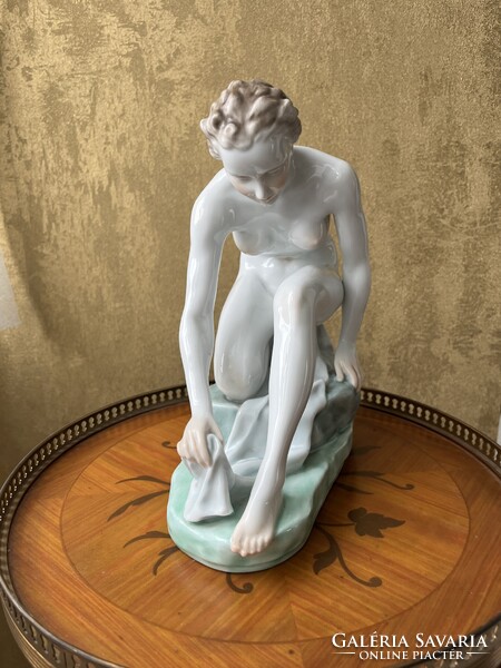 HERENDI PORCELÁN TÉRDEPLŐ AKT, NŐI AKT SZOBOR