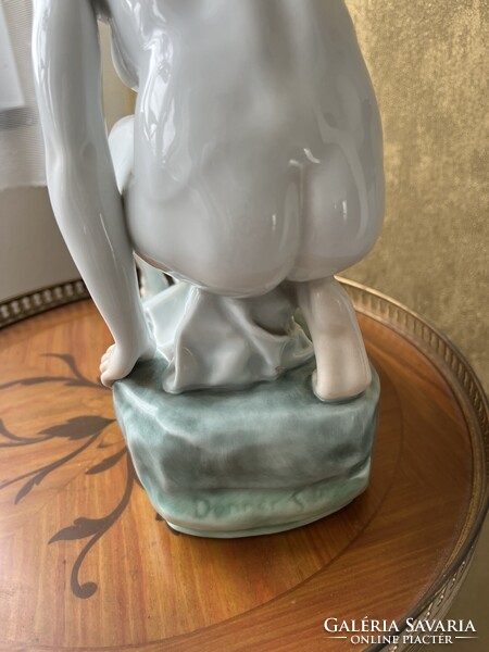 HERENDI PORCELÁN TÉRDEPLŐ AKT, NŐI AKT SZOBOR