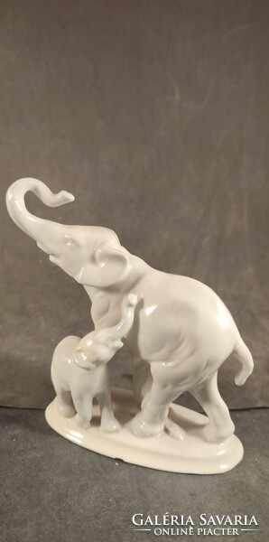 Porcelán elefánt család 854