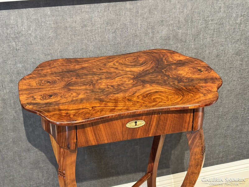 Biedermeier lerakó asztal