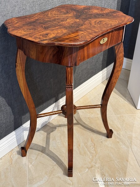 Biedermeier lerakó asztal