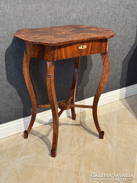 Biedermeier lerakó asztal