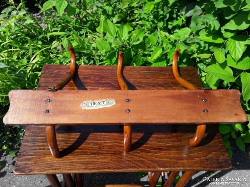 Thonet fogas.