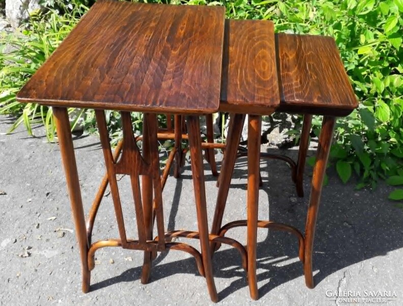 Jacob és Josef Kohn asztal. / Thonet