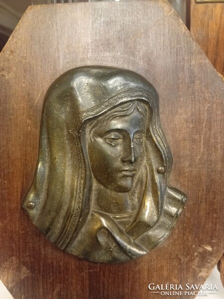 Régi bronz/réz Szűz Mária plakett fa falapon, kötél díszítéssel