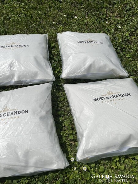 CHAMPAGNE CLUB - Moët & Chandon ICE IMPÉRIAL Törtfehér Kültéri Díszpárna – 4 Darabos Szett
