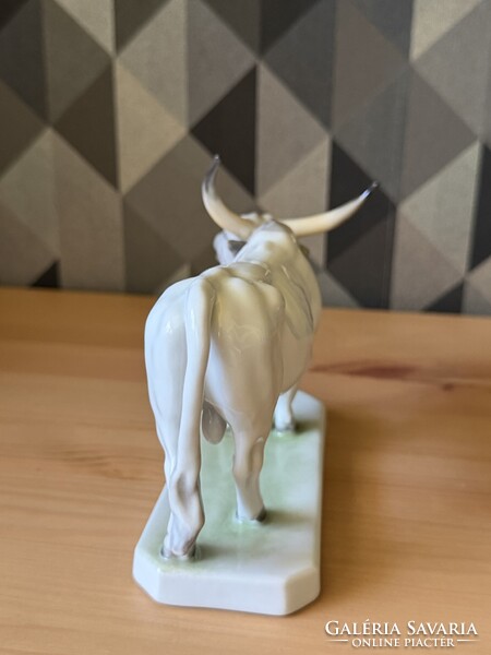 Herendi szürkemarha porcelán figura Báró Lipthay Mária, Magyar bika
