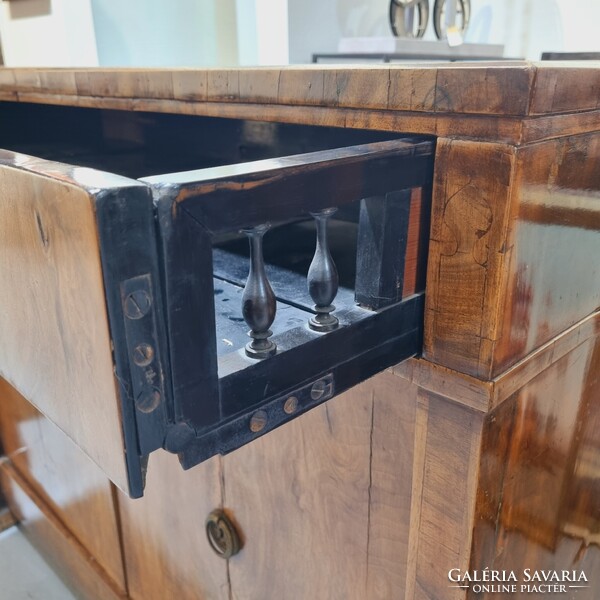 Biedermeier írókomód, trümo szekrény